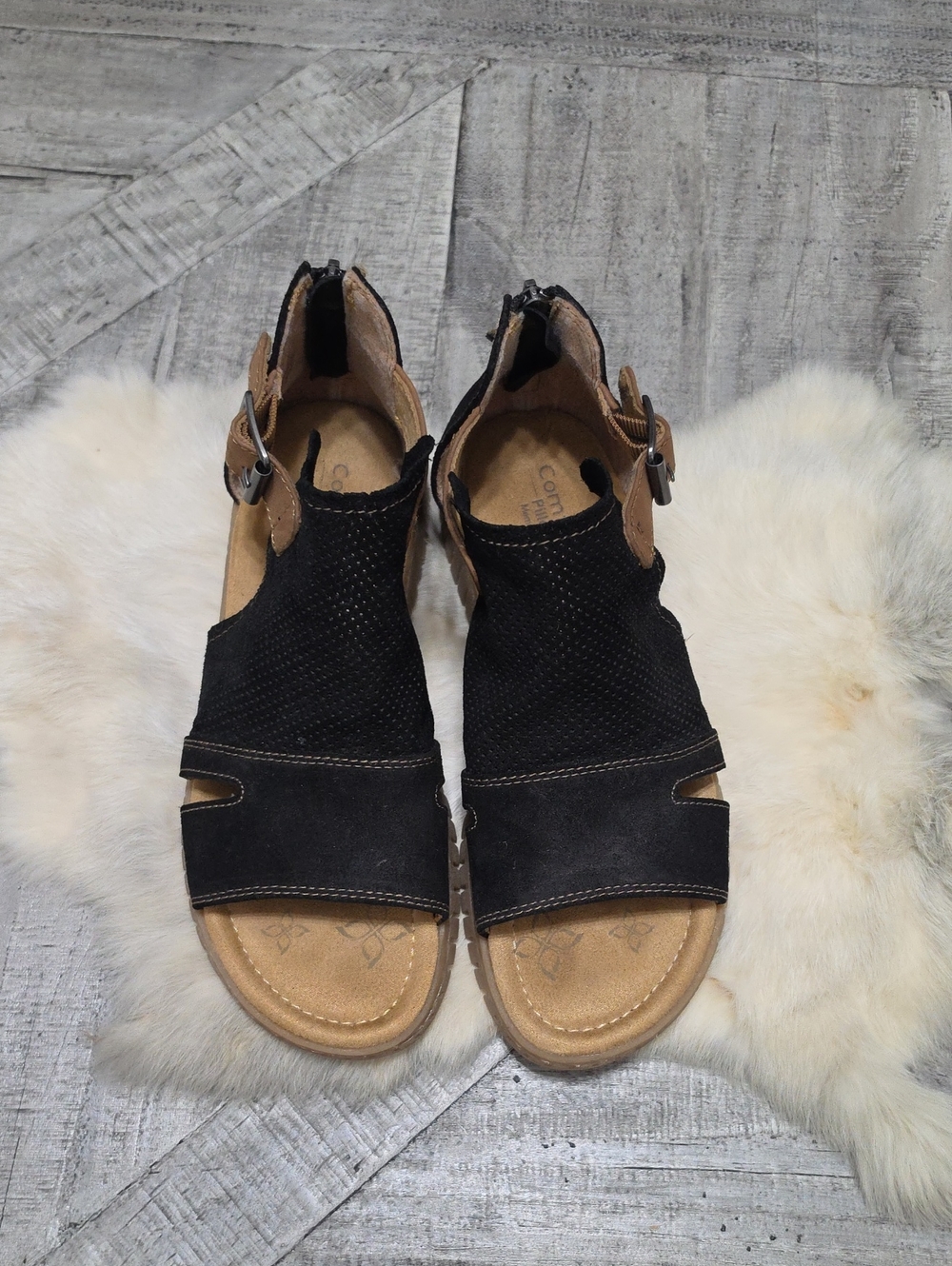 Comfortiva Cerstin Black Suede Sandals